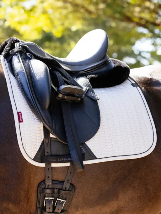 Tapis Square Dressage Essence LeMieux Tapis Square Dressage Essence LeMieux